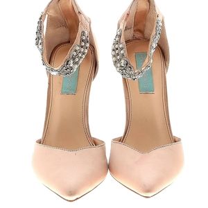 Betsey Johnson pump size 8M